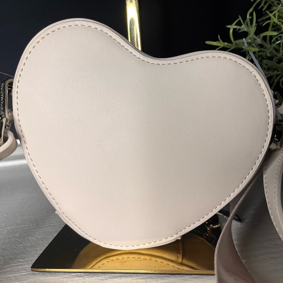 Steve Madden Beige Heart Crossbody Kiss Print Mini Wallet Bag NWT - Picture 3 of 5